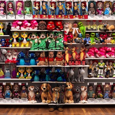 Hiding in New York - Liu Bolin, 2012