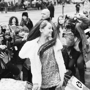 Molly & paparazzi - still from the movie