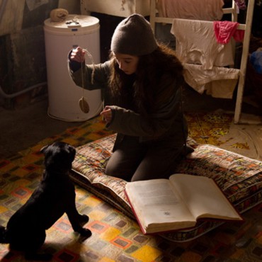 Molly hypnotises Petula - still from the movie