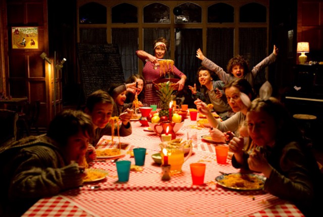 Molly hypnotises Edna - still from the movie